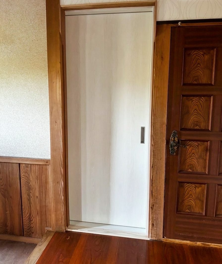 新しい入り口に（引き戸を交換しました）