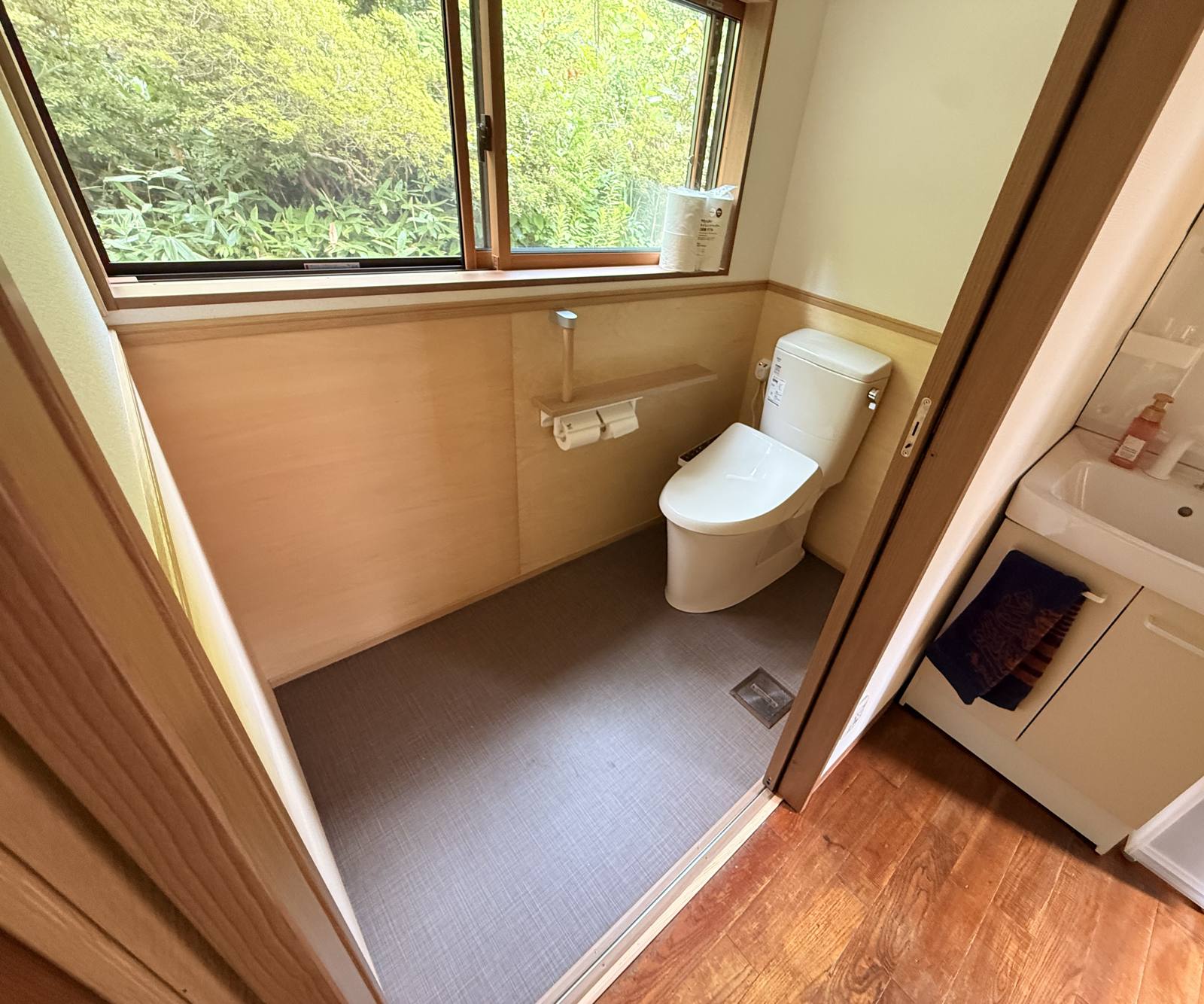 【三種町】離れのトイレと洗面ができました ─ 和風の建物になじむ外観と、冬の凍結に備えた断熱 写真3
