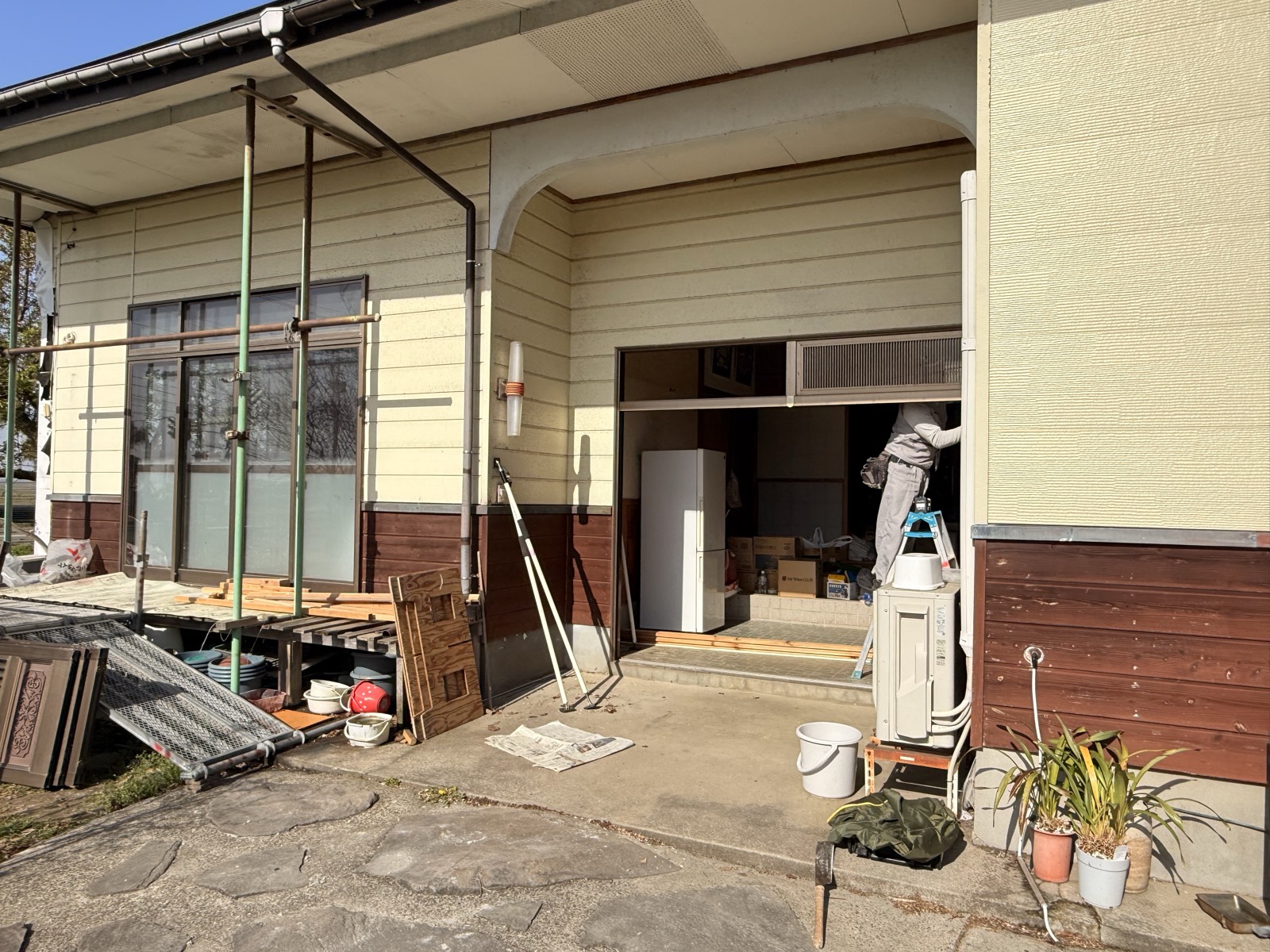 施工現場の様子 — 真摯な仕事ぶり