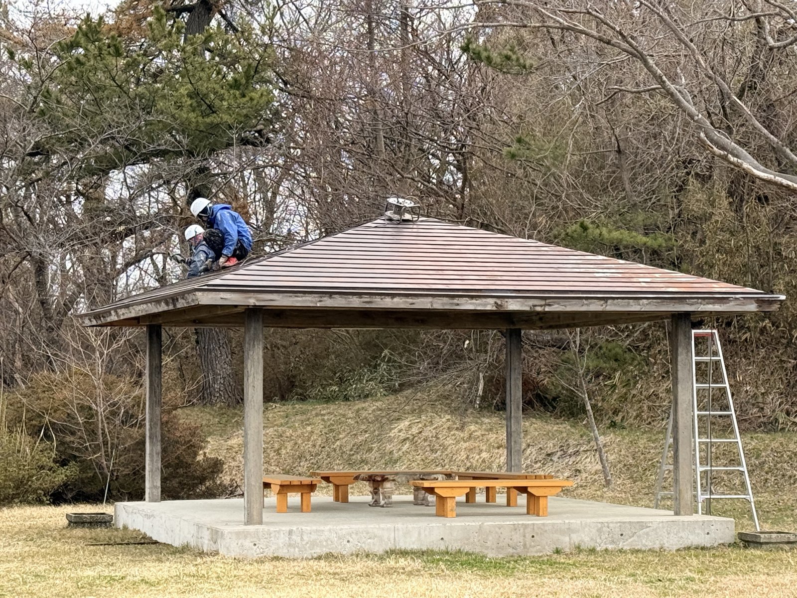 塗装前のさびた屋根