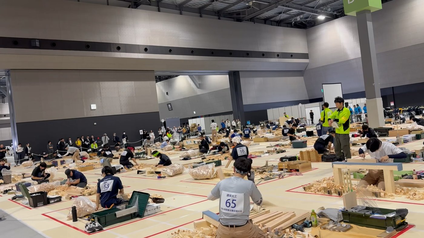 競技中の会場。選手ひとりずつに区画が割り当てられます